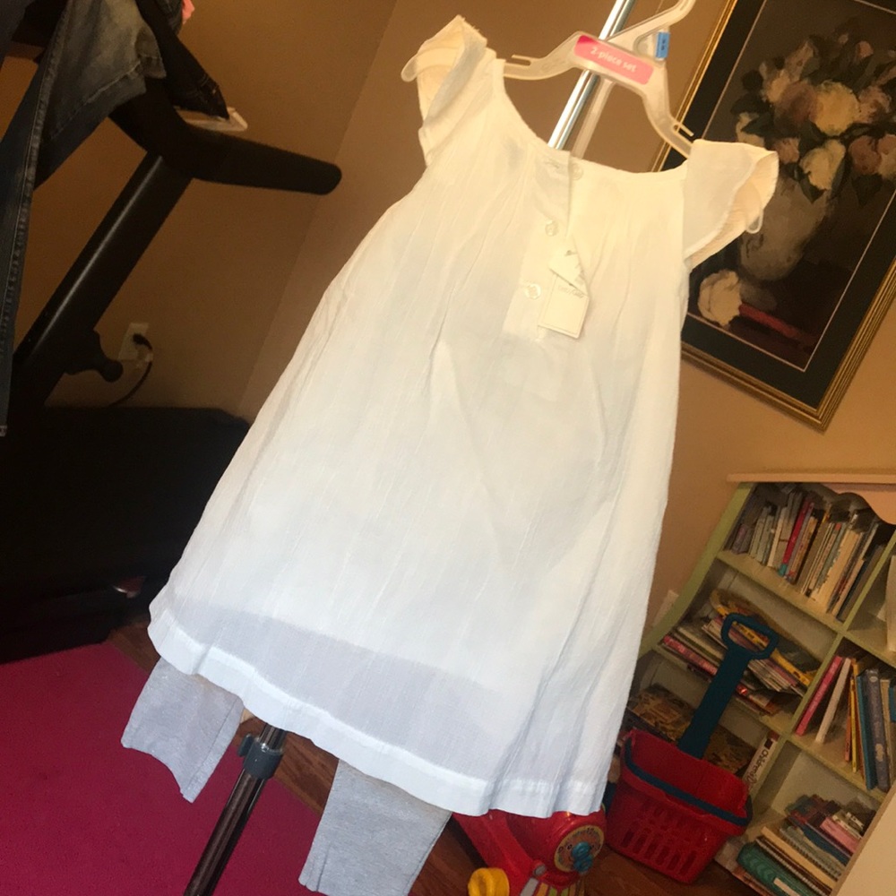 Clothes - Picture 2 of 4